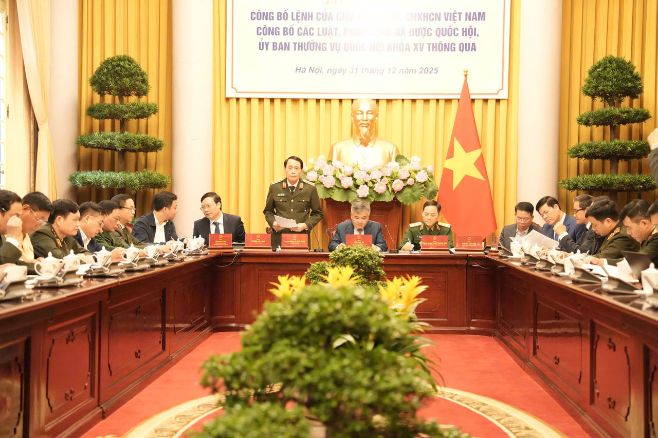 Thứ trưởng Bộ Công an&nbsp;Lê Quốc Hùng giới thiệu một số nội dung cơ bản của Luật do Bộ Công an được giao chủ trì soạn thảo trình Quốc hội thông qua.