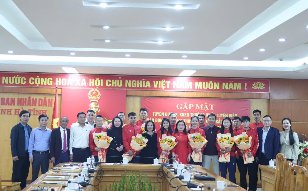 Lãnh đạo tỉnh Hà Tĩnh chúc mừng các huấn luyện viên, vận động viên đoàn thể thao Hà Tĩnh đạt thành tích xuất sắc tại SEA Games 33.