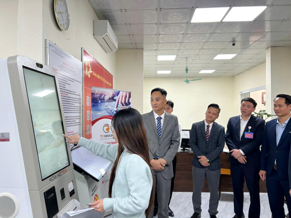 UBND xã Nghĩa Trụ cho biết sẽ bố trí nhân lực hướng dẫn người dân tiếp cận và sử dụng thiết bị.