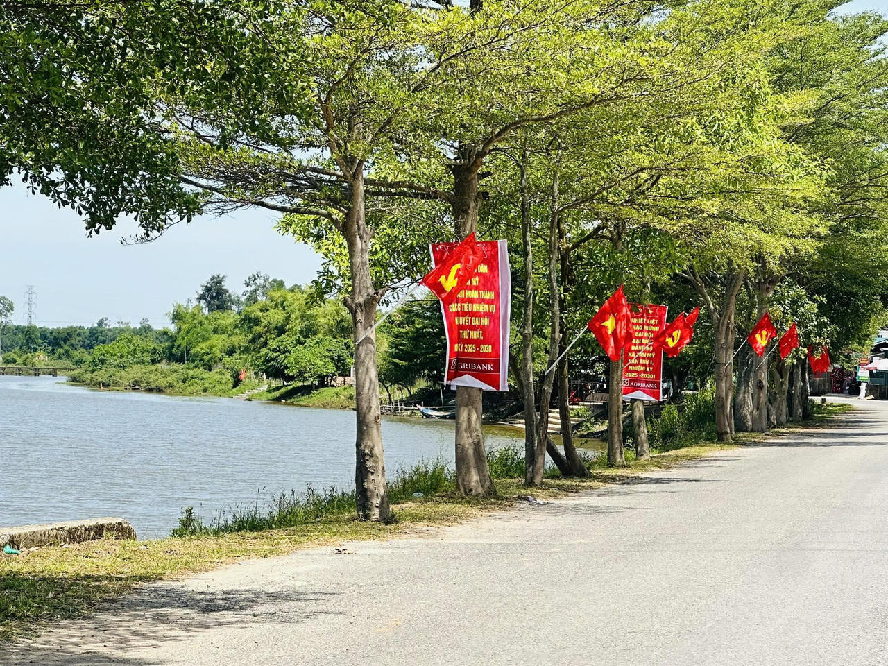 Hệ thống đường giao thông trên địa bàn xã Tân Mỹ được đầu tư đồng bộ, góp phần hoàn thiện kết cấu hạ tầng và thúc đẩy phát triển kinh tế - xã hội.