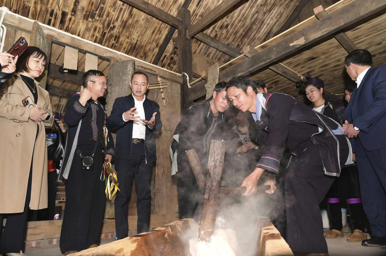 Không gian văn hóa “Sa Pa tinh hoa hội tụ” tái hiện các kiến trúc và phong tục tập quán, đời sống hằng ngày của đồng bào các dân tộc tại Sa Pa.