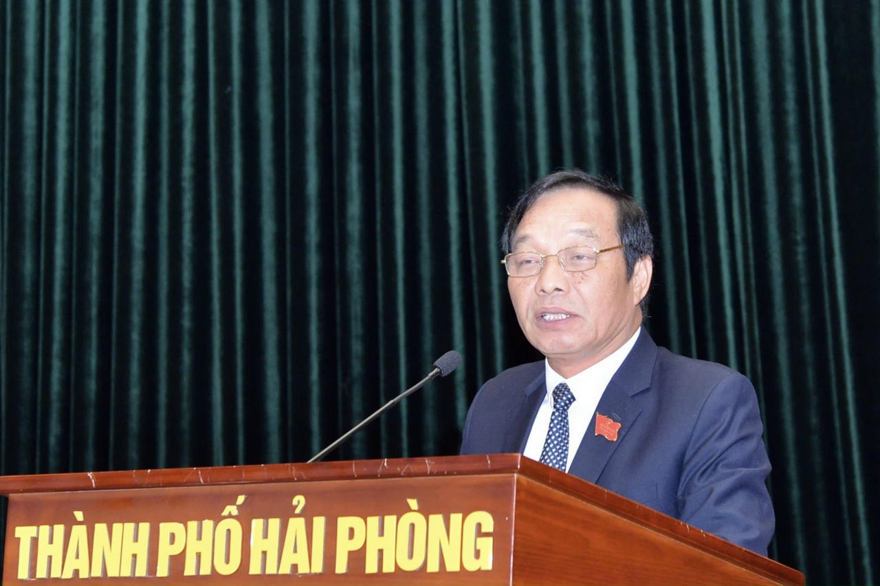 Phó Bí thư Thành uỷ, Chủ tịch HĐND TP Lê Văn Hiệu phát biểu khai mạc Kỳ họp thứ 33. (Ảnh: Hải Anh)