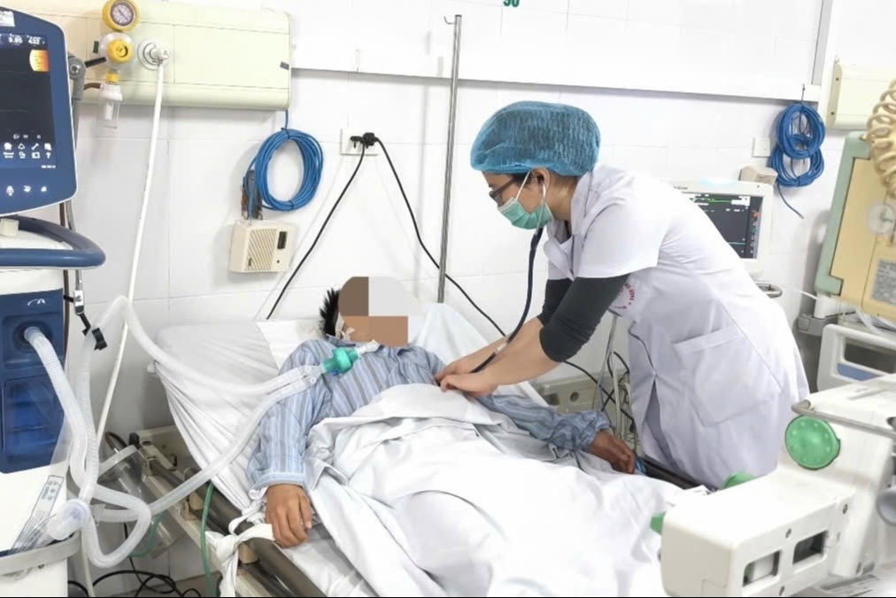 Bé trai 14 tuổi nguy kịch vì không tiêm phòng dại sau khi bị chó hoang cắn