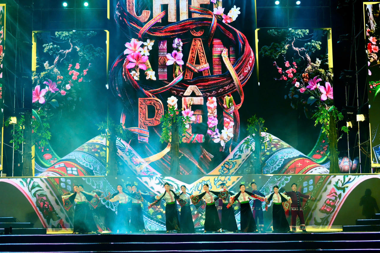 Dấu ấn rực rỡ 'Nghệ An chào 2026 - Hào khí Sông Lam'