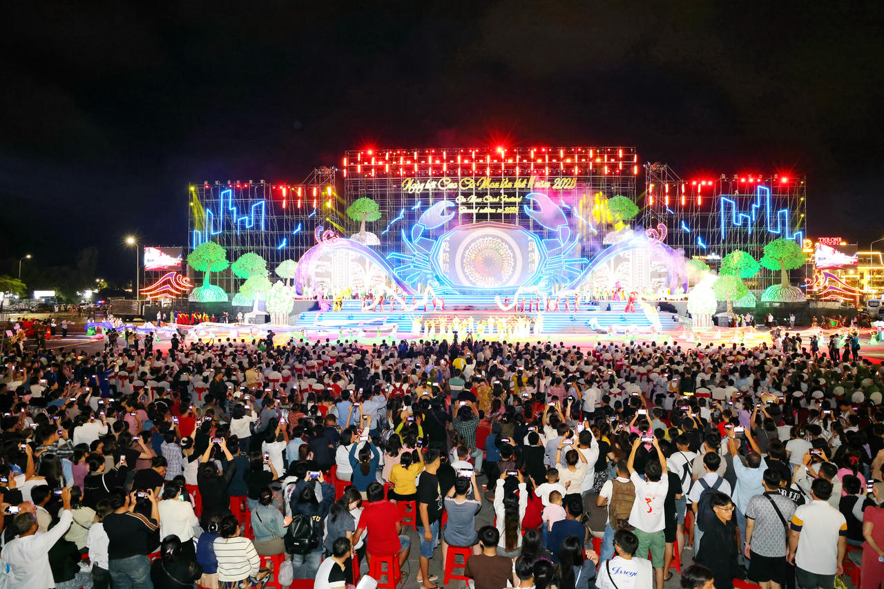 Ngày hội Cua Cà Mau lần thứ II thu hút hàng chục nghìn du khách trong và ngoài tỉnh đến tham quan, thưởng thức đặc sản và mua sắm.