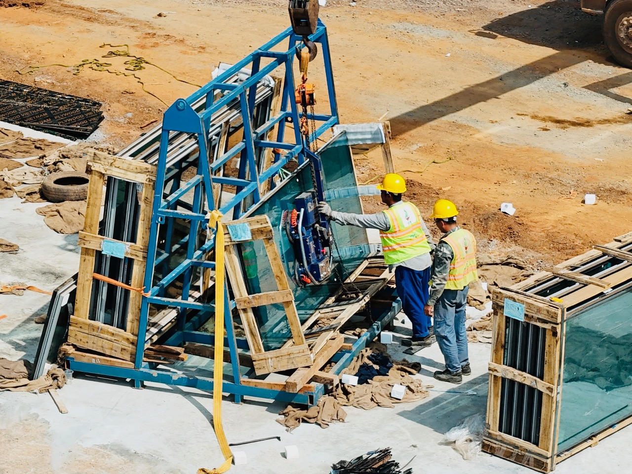 Không khí khẩn trương lan tỏa tại các dự án thành phần 4, lực lượng lớn công nhân thi công xuyên lễ.<div data-empty="true">. </div>