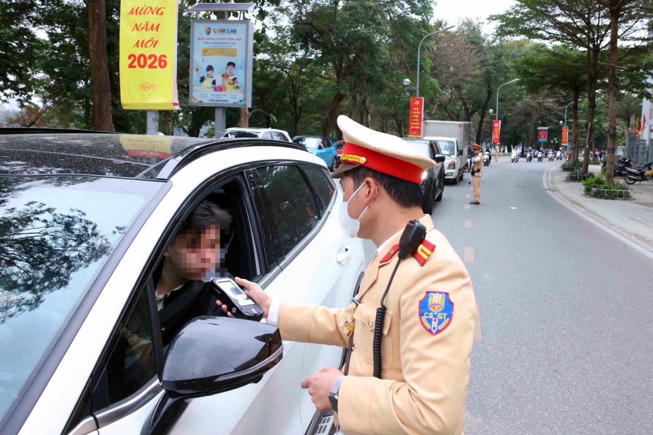 Xử lý vi phạm nồng độ cồn 'xuyên' Tết Dương lịch 2026 tại Hà Nội, không 'loại trừ' người đi xe đạp