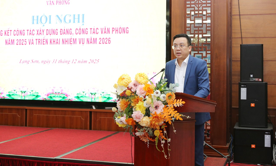 Lãnh đạo Phòng Kinh tế chuyên ngành phát biểu ý kiến tại hội nghị.