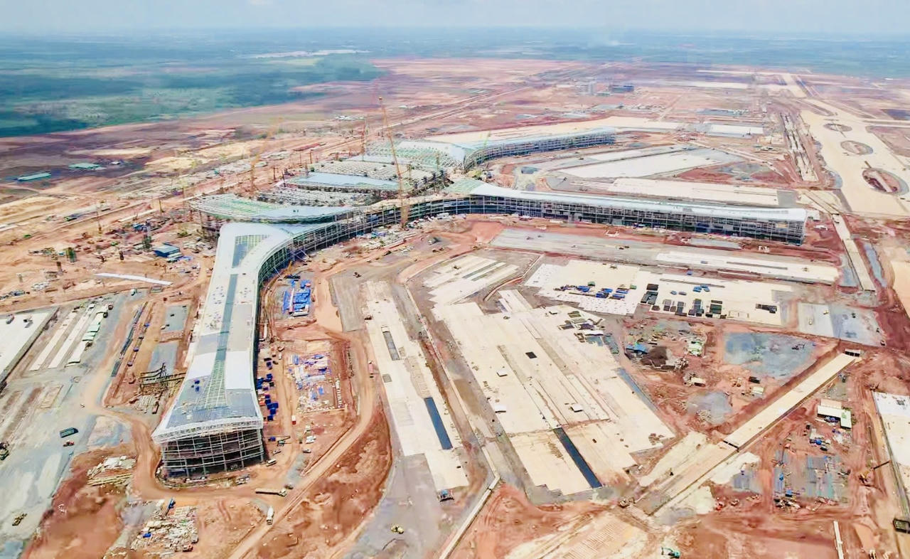 Sân bay Long Thành giai đoạn 1 khánh thành và đón chuyến bay đầu tiên ngày 19/12.