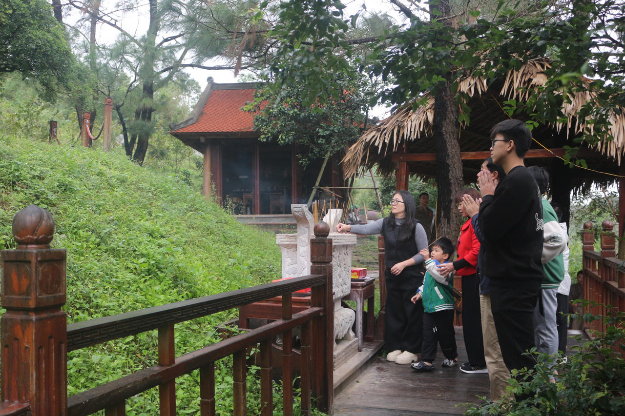 Không khí trang nghiêm tại khu mộ Đại tướng Võ Nguyên Giáp trong dịp Tết Dương lịch 2026.