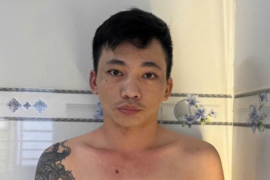 Tạm giữ đối tượng giao cấu và tổ chức cho thiếu nữ dưới 16 tuổi sử dụng ma túy