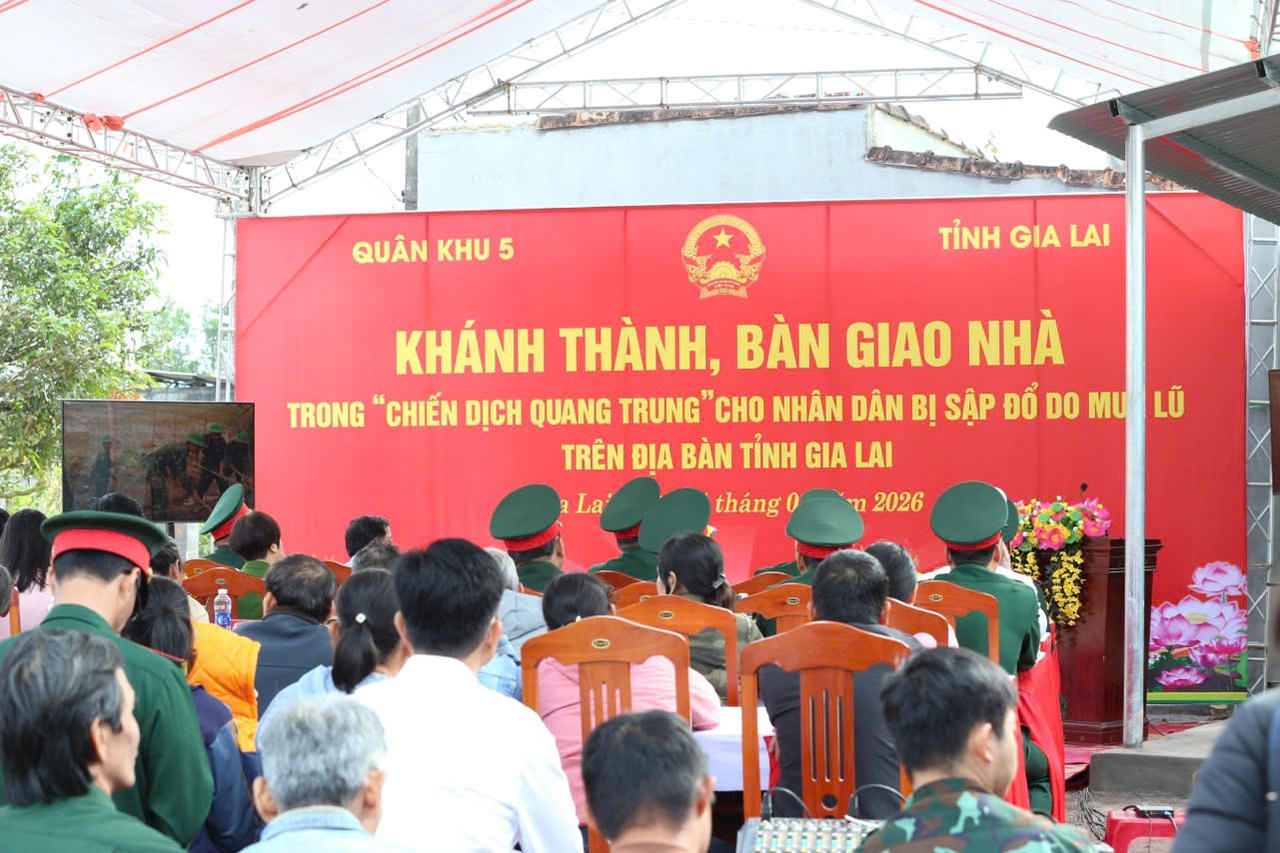 Quang cảnh buổi lễ trao nhà tại tỉnh Gia Lai.&nbsp;