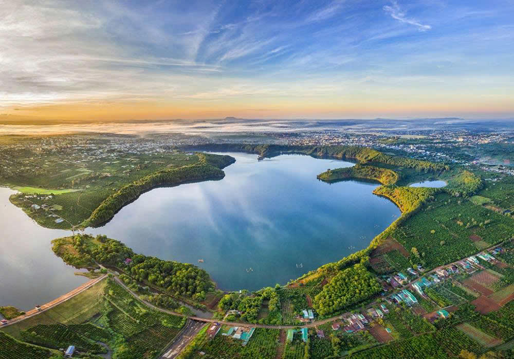 Thắng cảnh Biển Hồ – "Đôi mắt Pleiku" vẫn là điểm nhấn sinh thái cốt lõi, thu hút du khách nhờ vẻ đẹp hoang sơ và không khí trong lành.