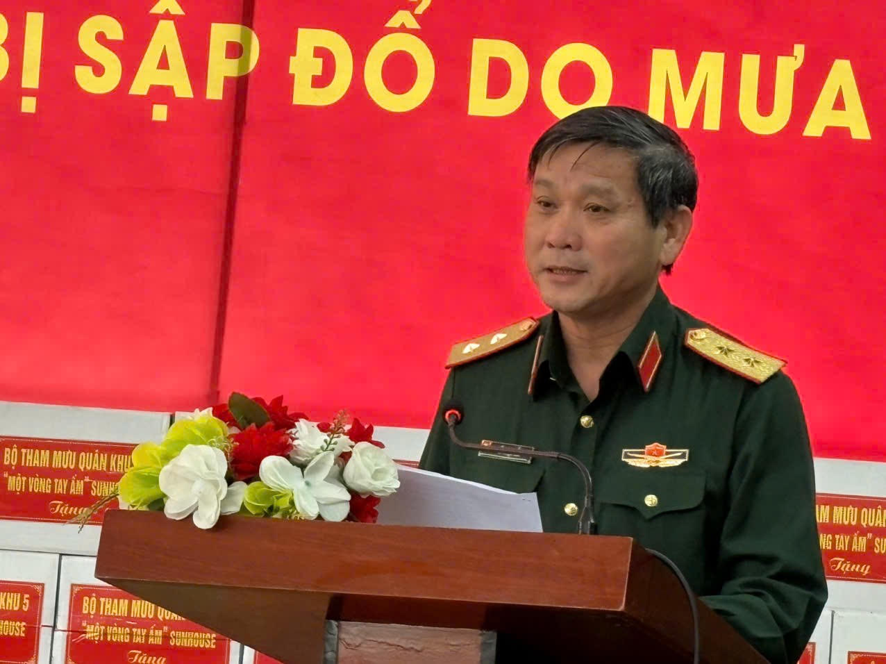 Quân khu 5 bàn giao 175 căn nhà cho người dân vùng lũ trong 'Chiến dịch Quang Trung'