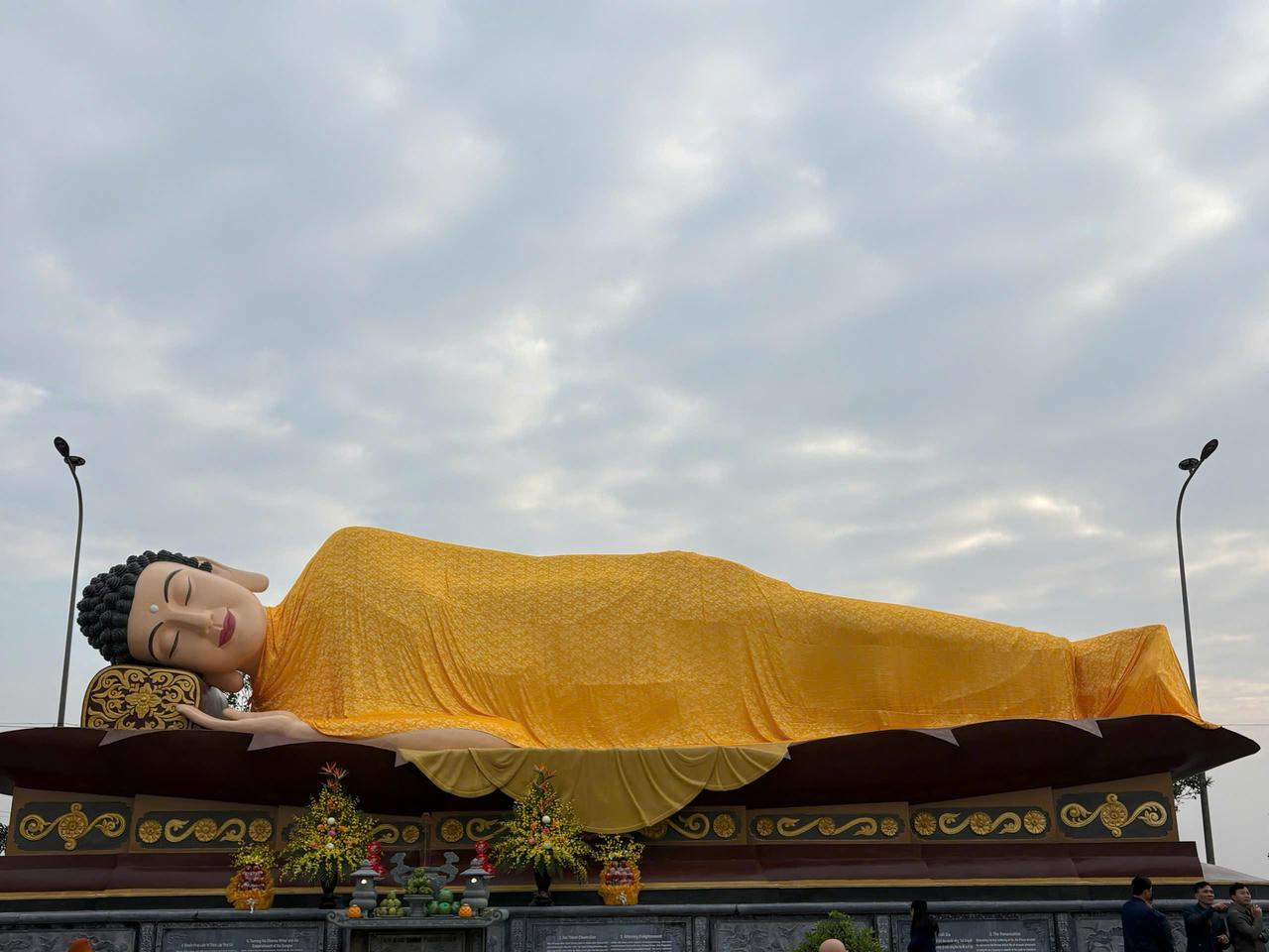 Khánh thành bảo tượng Đức Phật nhập niết bàn tại Ngôi chùa có bức tượng Phật A Di Đà bằnɡ đá xanh lớn nhất Việt Nam