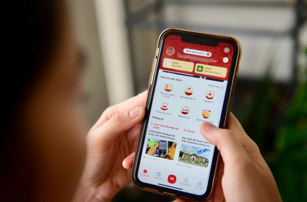 Người dân có thể thực hiện thủ tục hành chính trực tuyến qua VneID

