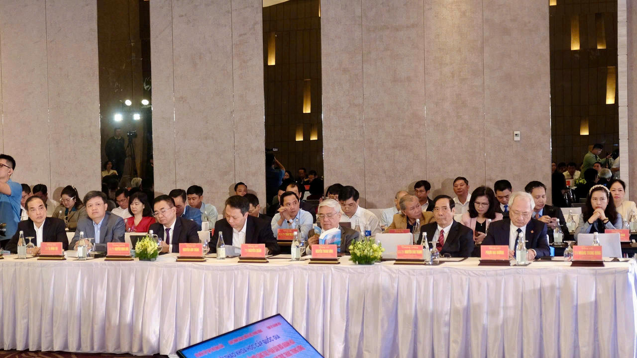 Các đại biểu dự hội thảo.