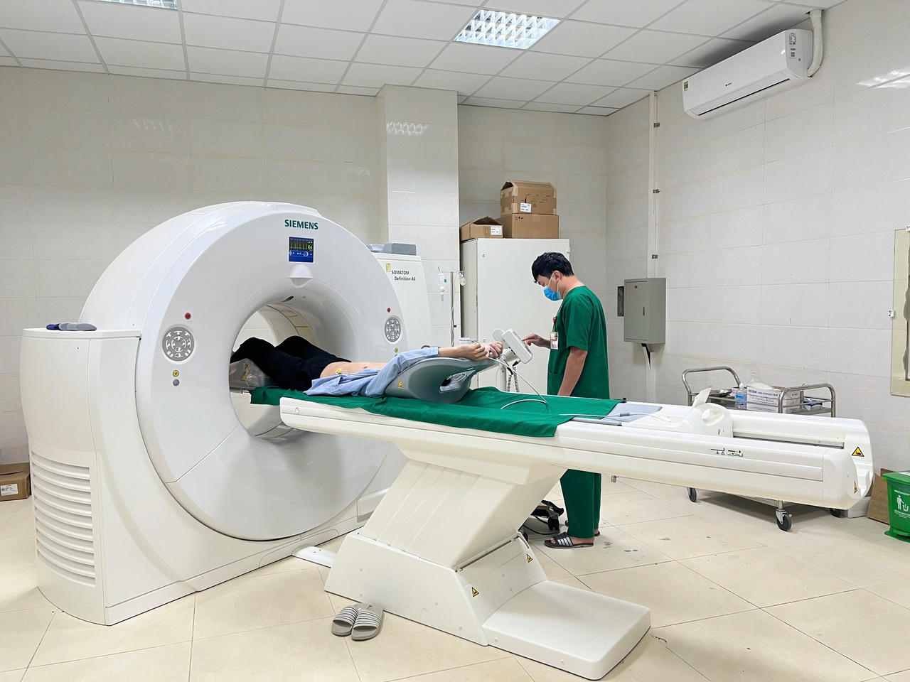 Hệ thống máy chụp cắt lớp vi tính (CT-Scanner) 128 dãy tại Bệnh viện Đa khoa Phương Bắc. (Ảnh: Lê Hanh)