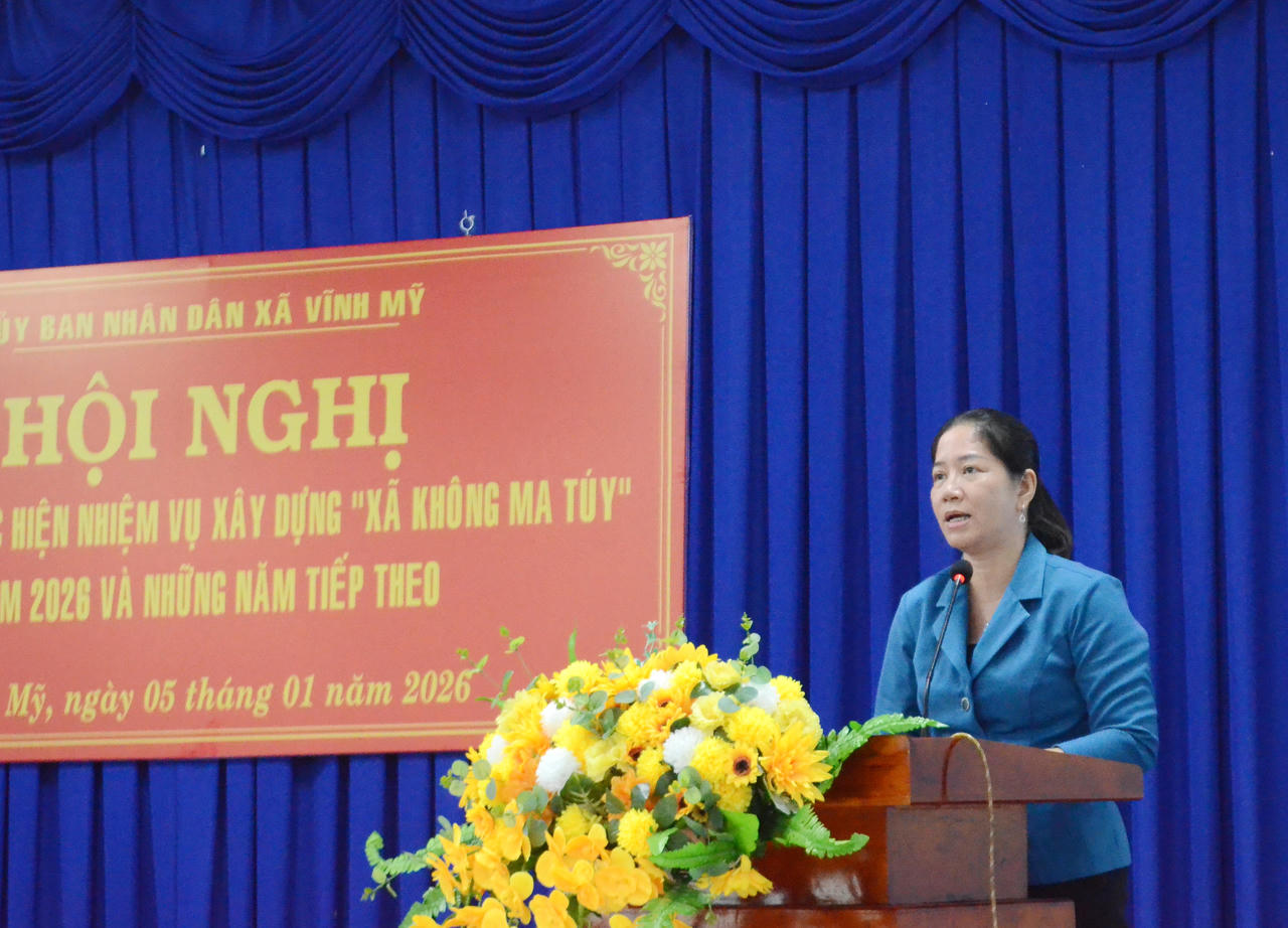 Bà Lê Kim Thúy - Bí thư Đảng ủy xã Vĩnh Mỹ (tỉnh Cà Mau) phát biểu kết luận Hội nghị.