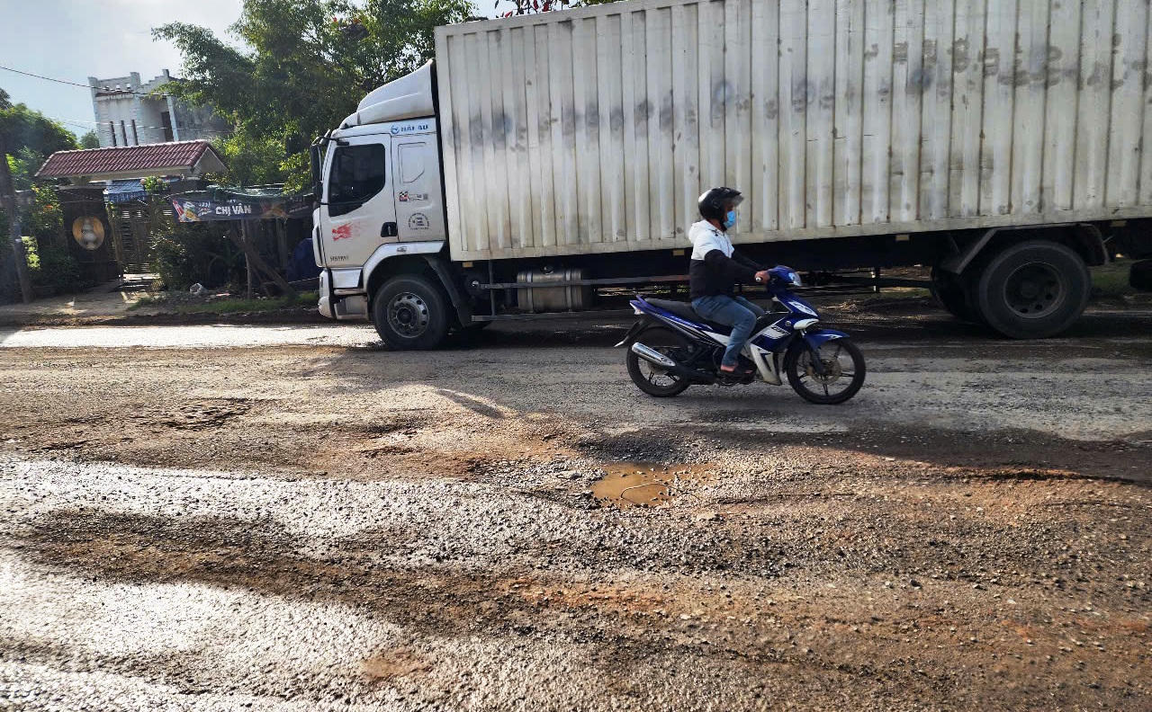 Đà Nẵng: QL14B thi công chậm tiến độ, tiềm ẩn nguy cơ xảy ra tai nạn giao thông