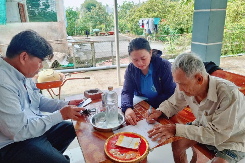 Đồng Tháp: BHXH cơ sở Cai Lậy hoàn thành 100% chi trả lương hưu, trợ cấp BHXH qua tài khoản cá nhân