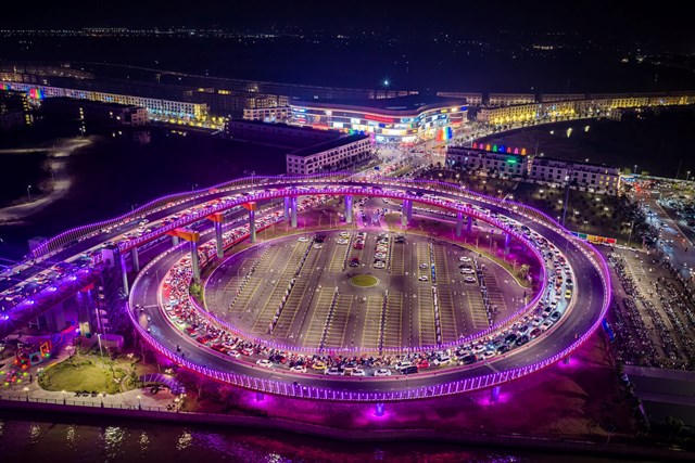 Vinhomes Royal Island sở hữu vị trí chiến lược gần kề cả trung tâm hành chính cũ và mới của Hải Phòng