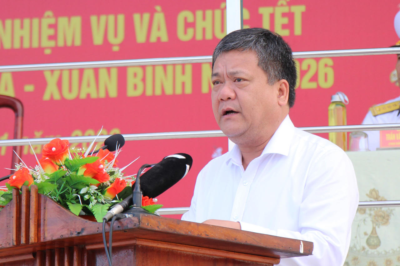 Đồng chí Trần Phong, Chủ tịch UBND tỉnh Khánh Hoà độngg viên đoàn công tác.