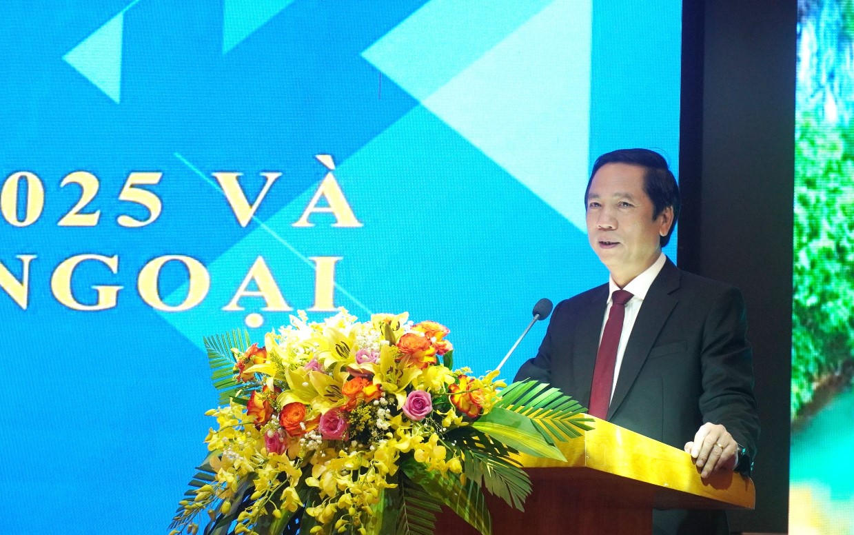 Phó Chủ tịch Thường trực UBND tỉnh Hoàng Nam phát biểu chỉ đạo tại hội nghị.