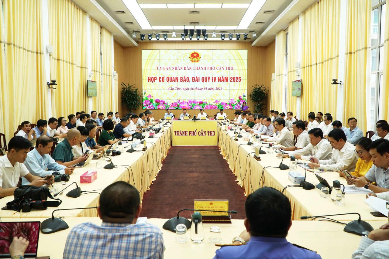 Quang cảnh buổi họp báo.