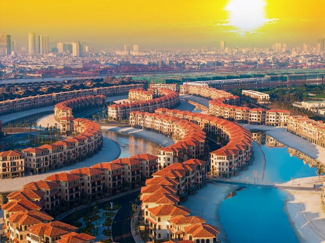 Tiến độ bàn giao nhanh chóng cùng hệ tiện ích hoàn thiện giúp Vinhomes Royal Island thu hút cộng đồng cư dân về ở sớm