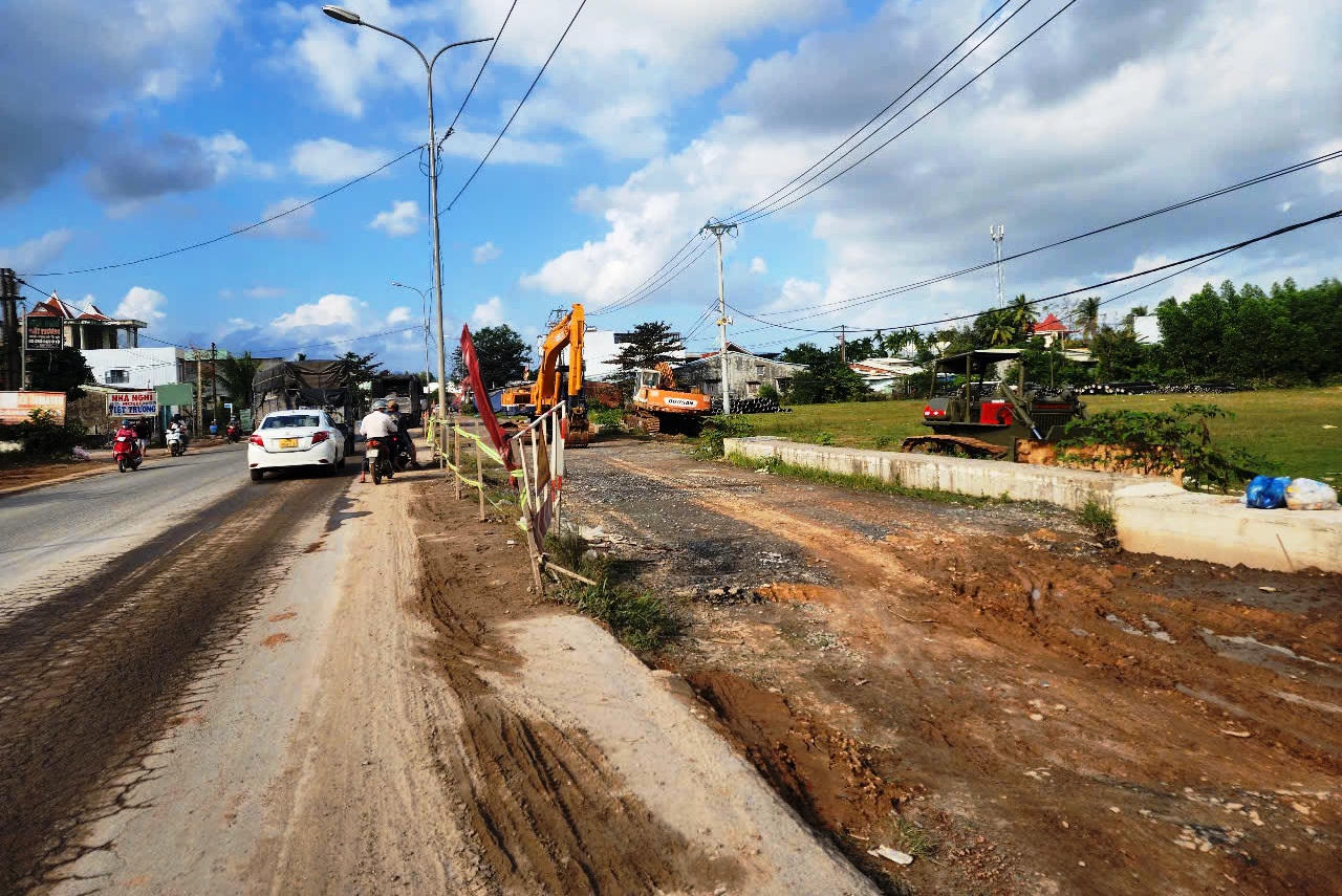 Đà Nẵng: QL14B thi công chậm tiến độ, tiềm ẩn nguy cơ xảy ra tai nạn giao thông