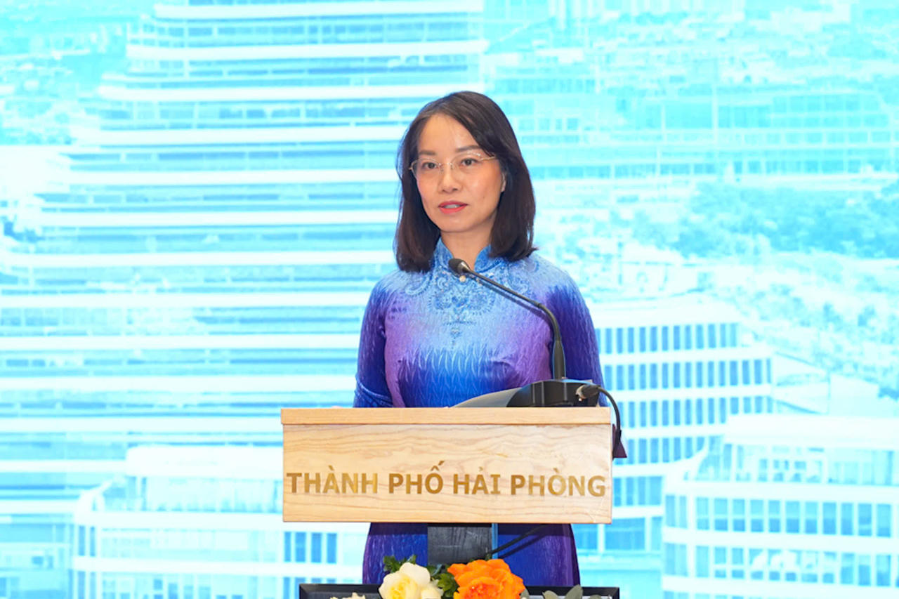 Giám đốc Sở Ngoại vụ Trần Thị Quỳnh Trang phát biểu tại Hội nghị.