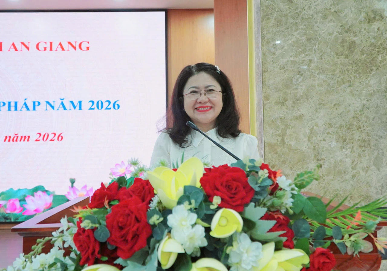 Bà Lư Thị Trang Đài, Phó Giám đốc Sở Tư pháp tỉnh An Giang phát biểu tại Hội nghị.