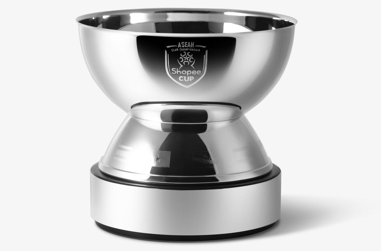 Chiếc cúp Shopee Cup™ sẽ đến Hà Nội vào cuối tuần này.