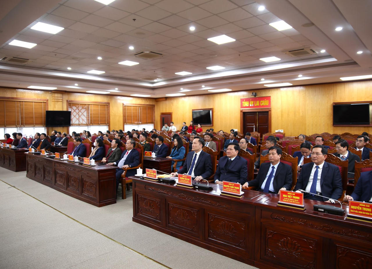 Các đại biểu tham dự hội nghị.