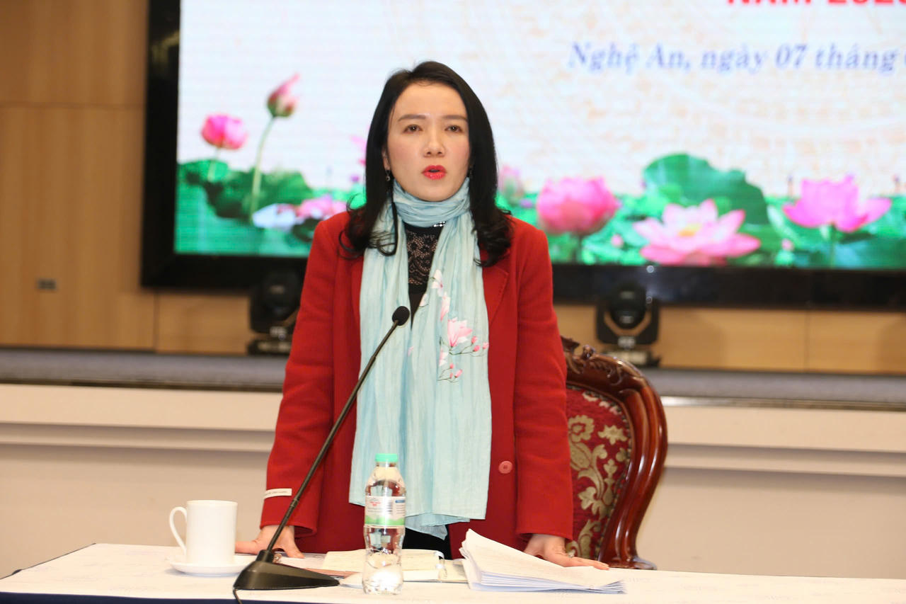 Giám đốc Sở VHTTDL Nghệ An Trần Thị Mỹ Hạnh phát biểu tại Họp báo. 