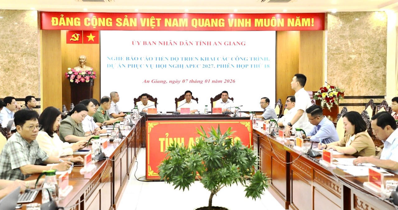 Quang cảnh cuộc họp.