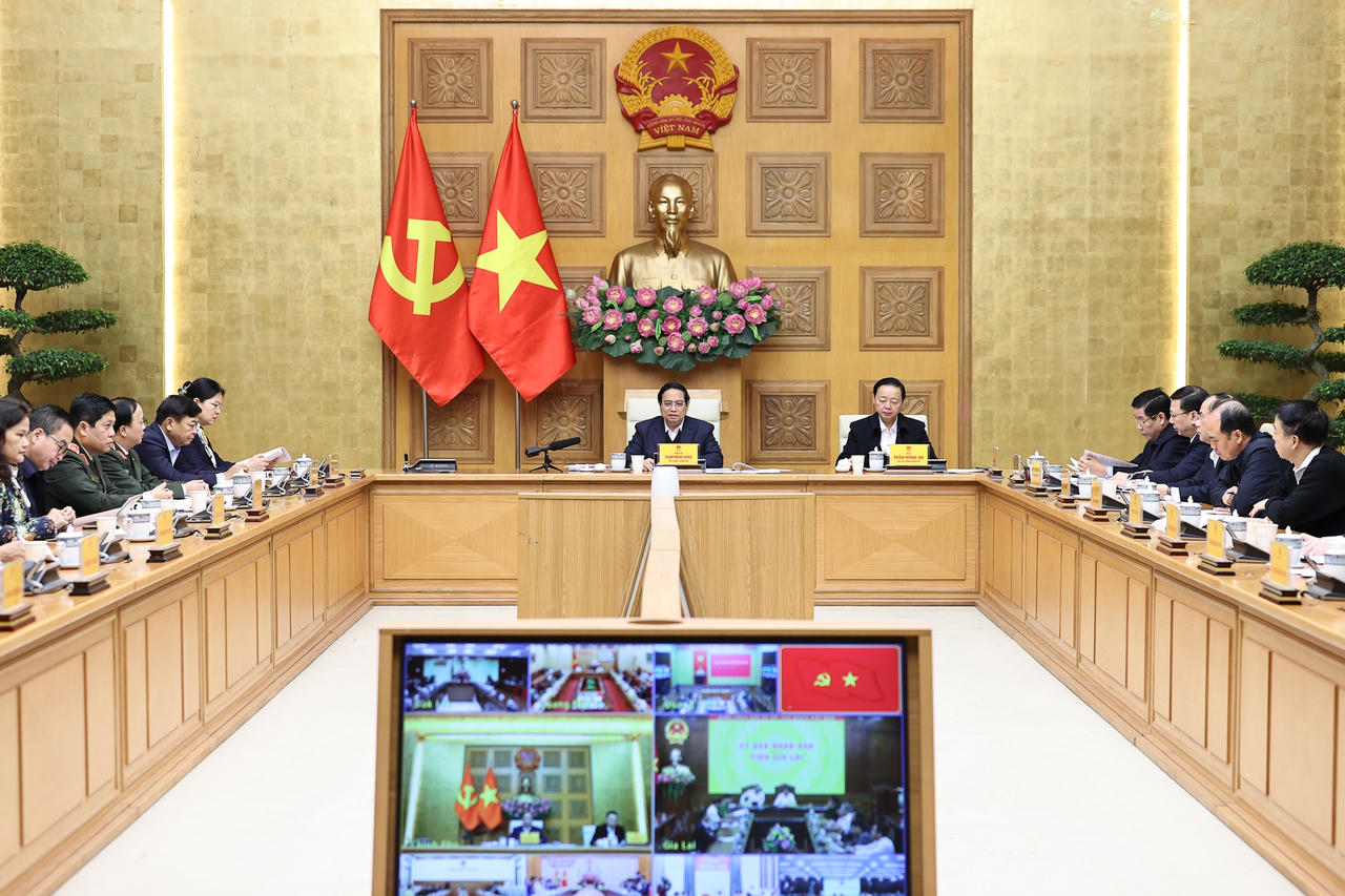 Thủ tướng Chính phủ Phạm Minh Chính chủ trì Hội nghị trực tuyến với các tỉnh, thành phố miền Trung về tình hình triển khai "Chiến dịch Quang Trung"- Ảnh: VGP/Nhật Bắc