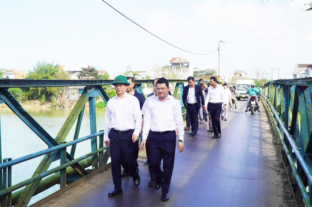 Lãnh đạo UBND TP Huế kiểm tra, khảo sát thực địa dự án cầu qua cồn Hến