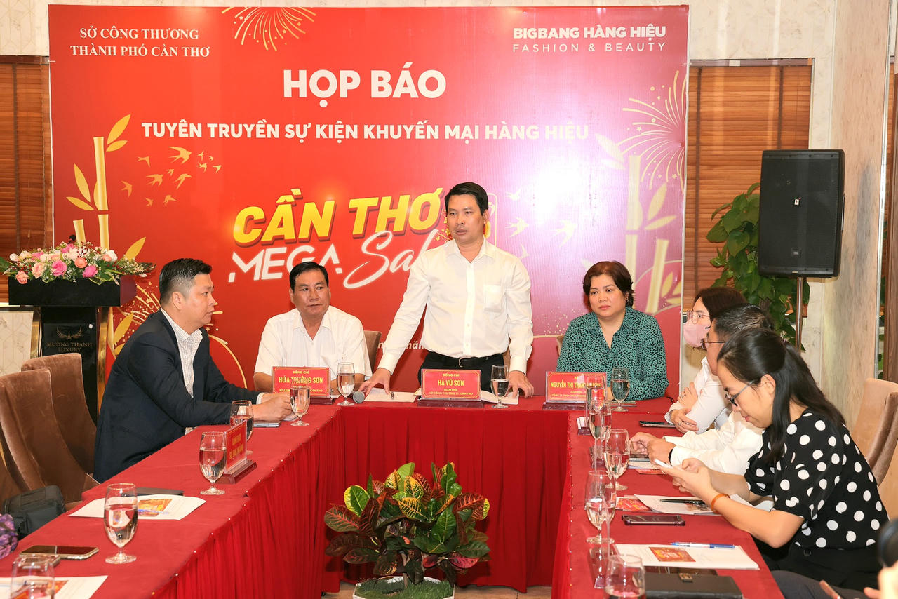 Ông Hà Vũ Sơn - Giám đốc Sở Công thương TP Cần Thơ phát biểu tại họp báo.