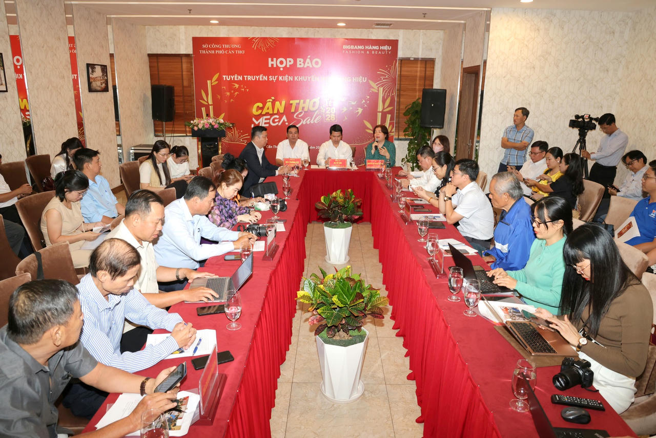 Quang cảnh buổi họp báo.