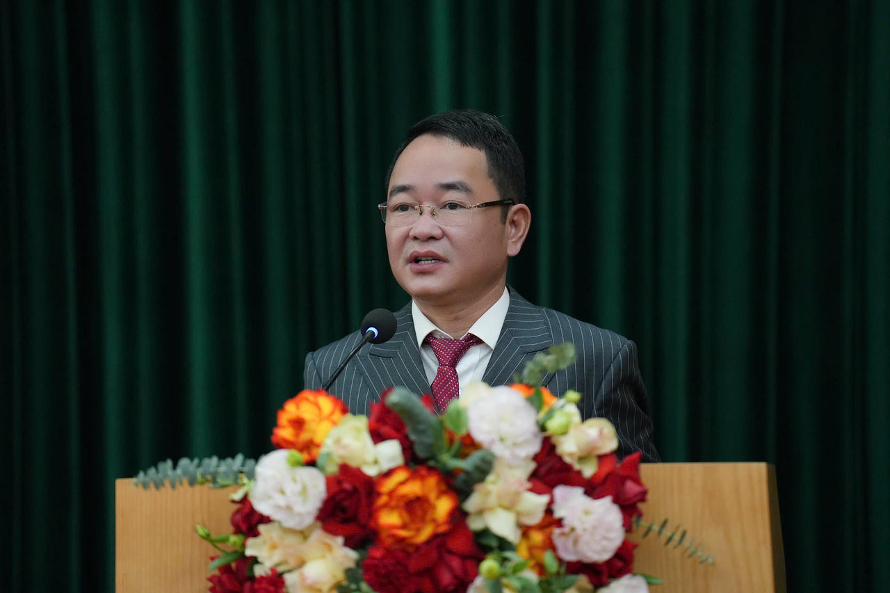 Tổng Biên tập Vũ Hoài Nam tiếp thu các ý kiến chỉ đạo của Phó Bí thư chuyên trách Đảng ủy Bộ. (Ảnh: P.Mai)