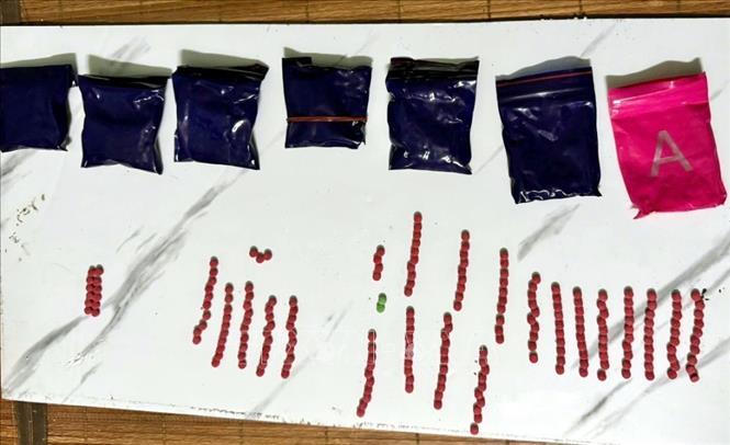 Bắt giữ đối tượng mua bán ma túy, thu gần 1.200 viên hồng phiến