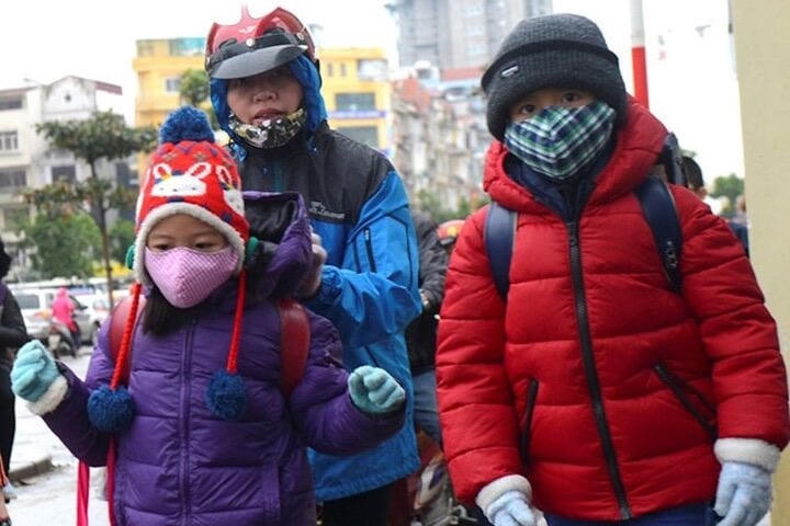 Các trường Hà Nội chủ động lùi giờ, cho học sinh nghỉ học khi trời rét đậm