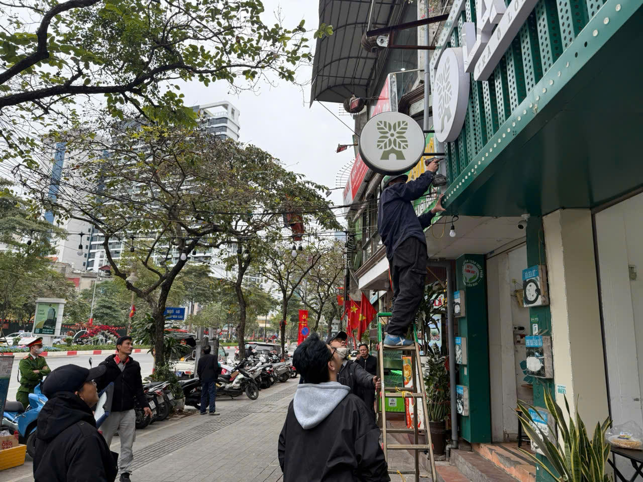 Các trường hợp lấn chiếm vỉa hè, lòng đường, ảnh hưởng đến mỹ quan đô thị đều bị xử lý