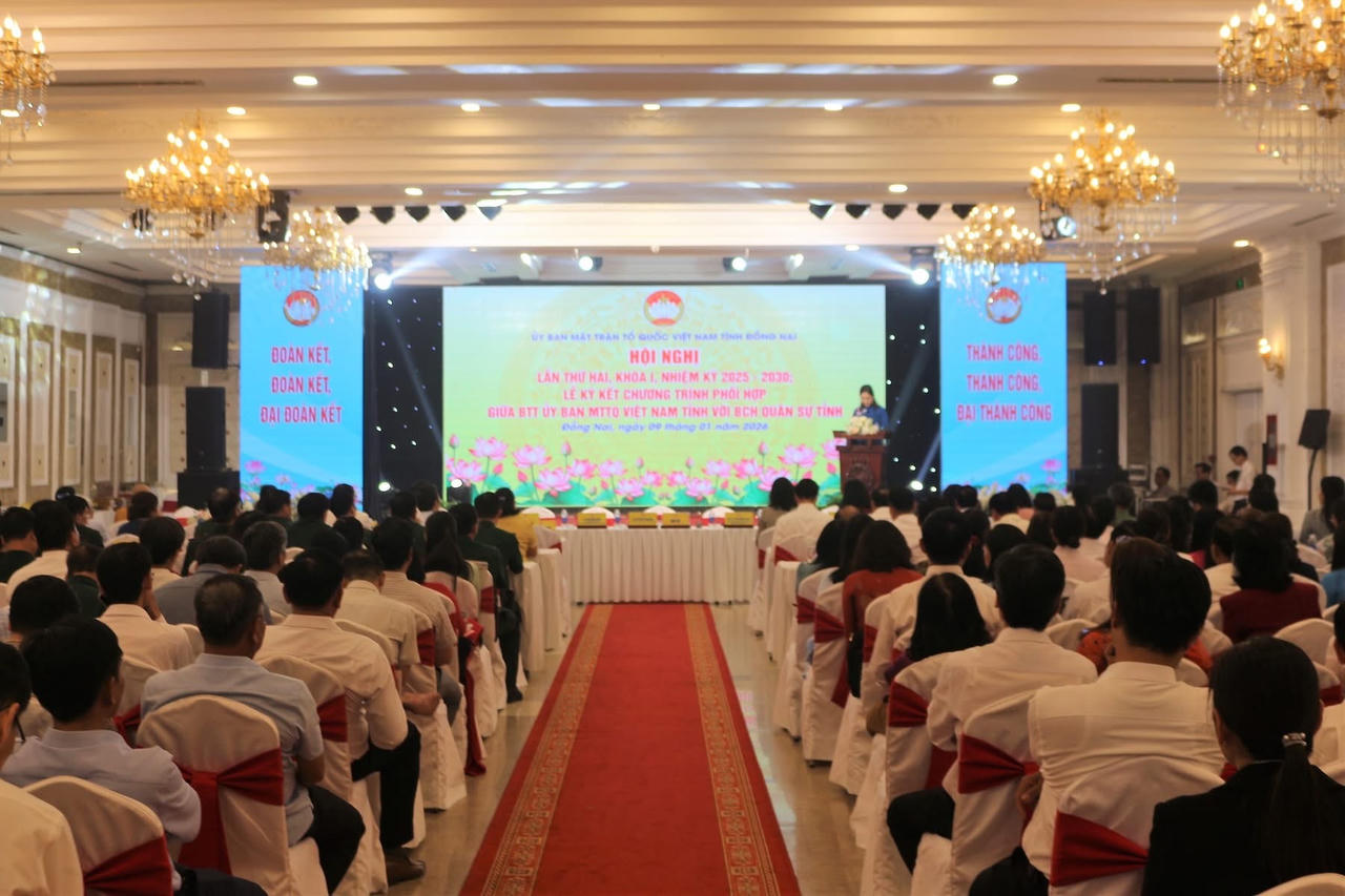 Toàn cảnh hội nghị.