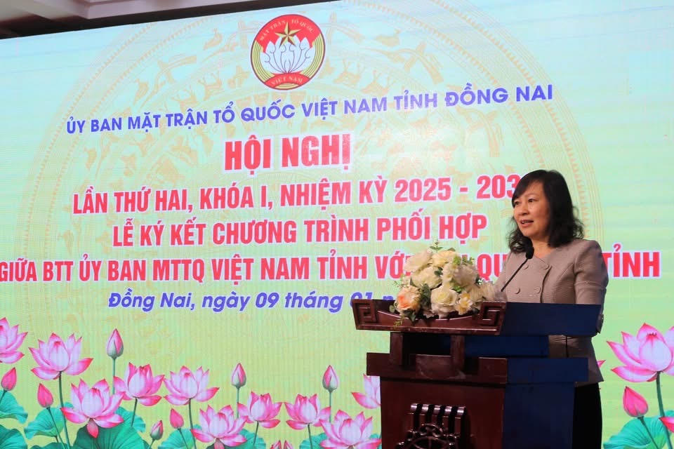 Bà&nbsp;Huỳnh Thị Hằng, Phó Bí thư Tỉnh ủy, Chủ tịch Ủy ban MTTQ Việt Nam tỉnh Đồng Nai phát biểu tại hội nghị.