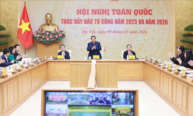 Thủ tướng Phạm Minh Chính chủ trì Hội nghị trực tuyến toàn quốc thúc đẩy đầu tư công năm 2025 và năm 2026. Ảnh: Dương Giang/TTXVN