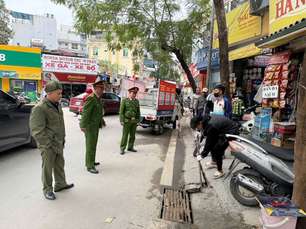 Nhiều bục bệ, cầu dẫn xe lấn chiếm lòng đường bị phá bỏ