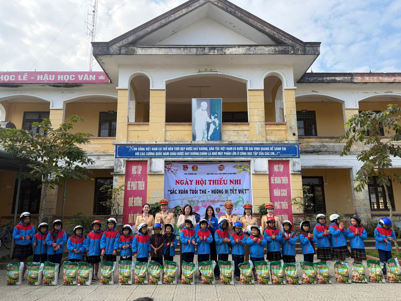 Lan tỏa yêu thương đến học sinh vùng khó qua Ngày hội ‘Sắc xuân tuổi thơ - Hương vị Tết Việt’